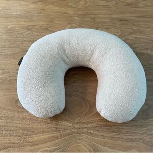 Lewis N. Clark travel neck pillow